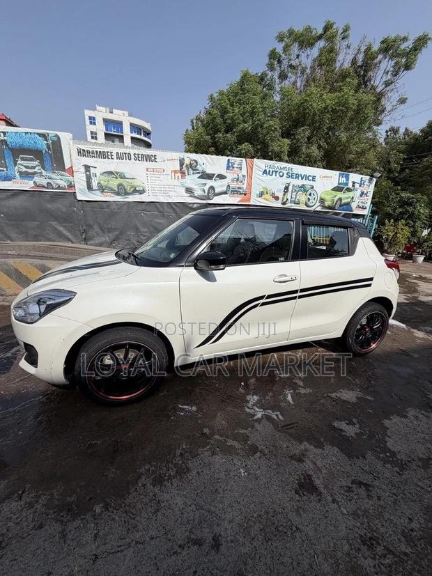 Suzuki Swift 2022 White