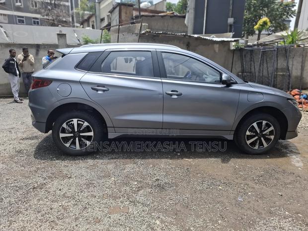 New BYD E2 43 kWh 94 hp FWD 2024 Gray