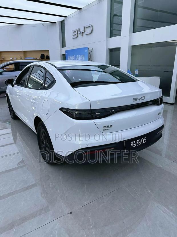 New BYD Seal 05 DM-i 2025 White