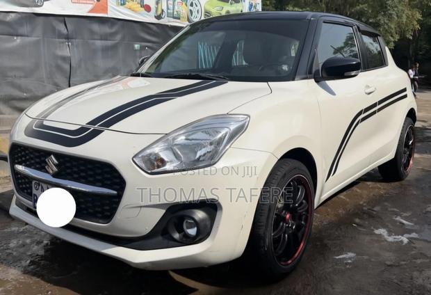 Suzuki Swift 2022 White