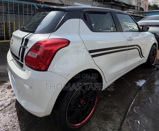 Suzuki Swift 2022 White