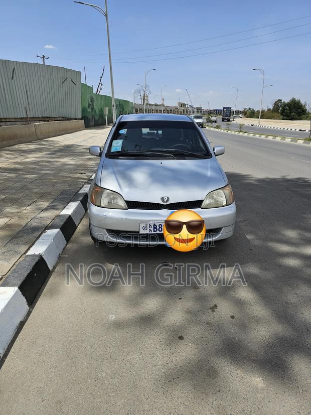 Toyota Platz 1.0 FWD 2001 Silver
