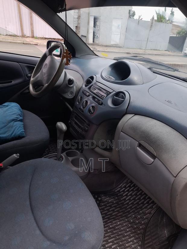 Toyota Vitz 2001 Blue
