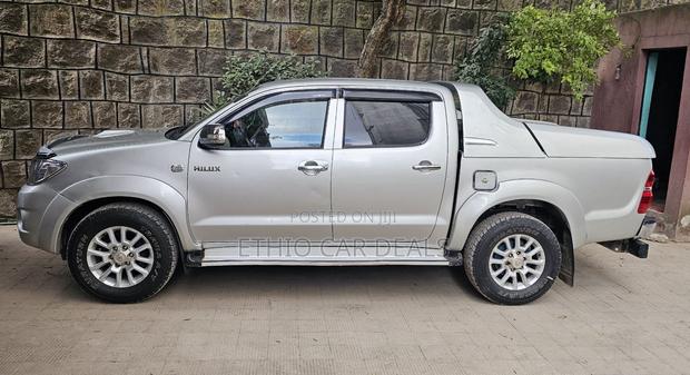 Toyota Hilux 2012 Silver