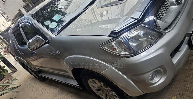 Toyota Hilux 2012 Silver