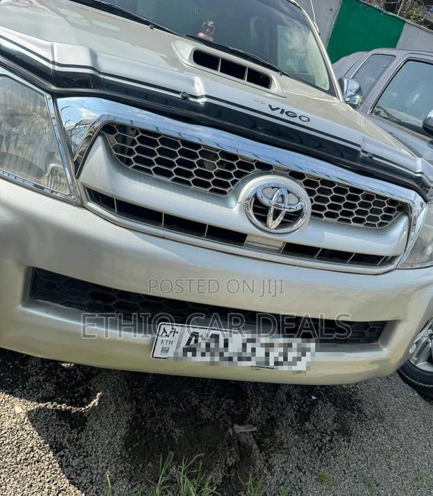 Toyota Hilux 2012 Silver