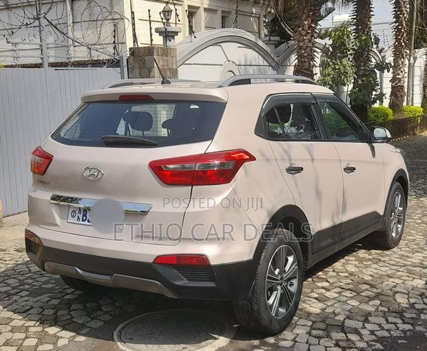 Hyundai Creta 2017 Pink