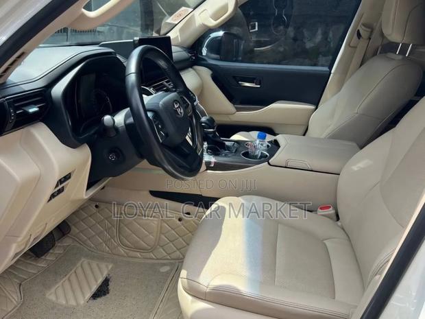 Toyota Land Cruiser 2022 White
