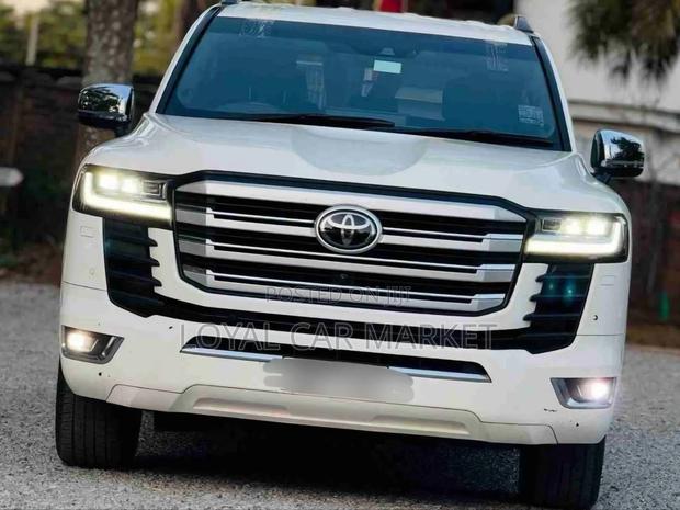 Toyota Land Cruiser 2022 White