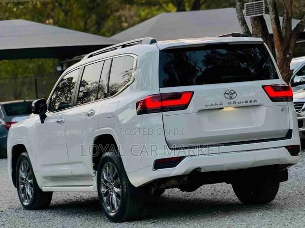 Toyota Land Cruiser 2022 White