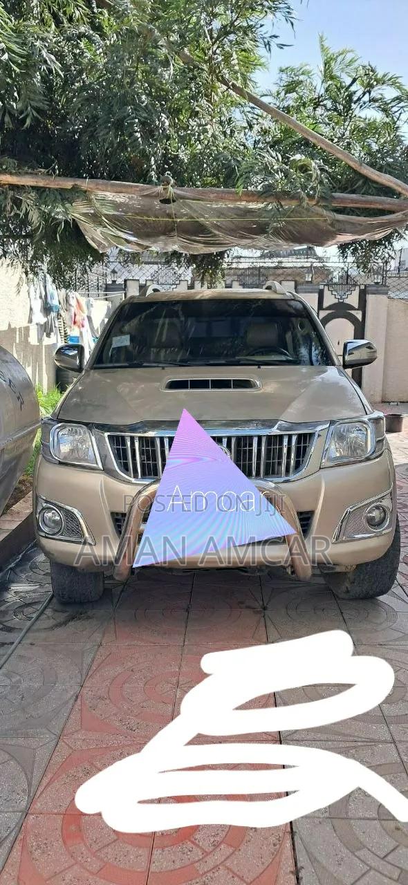Toyota Hilux 2015 Gold