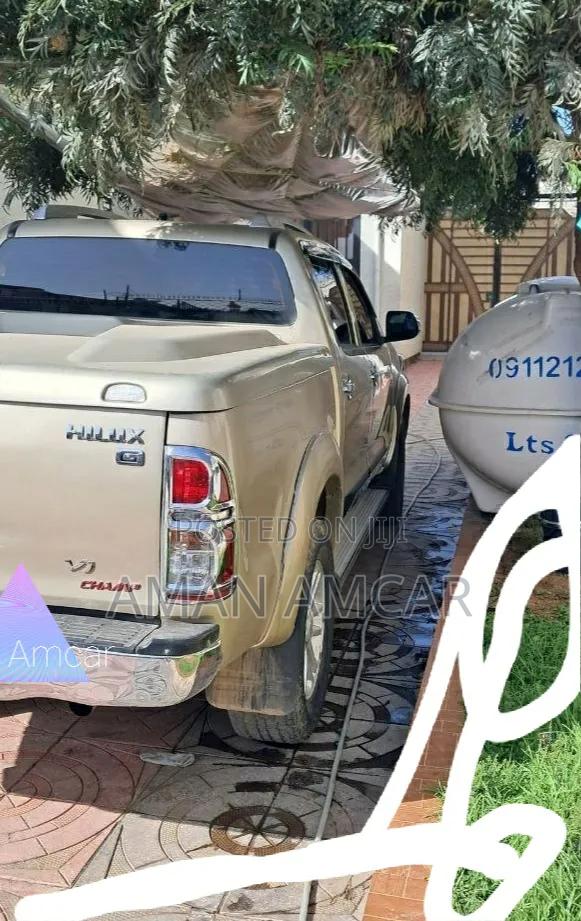 Toyota Hilux 2015 Gold