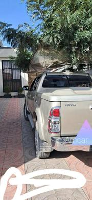 Toyota Hilux 2015 Gold for sale