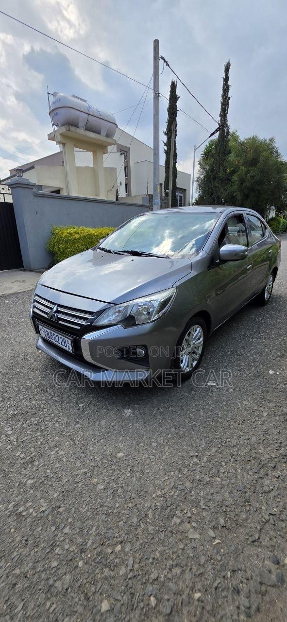 Mitsubishi Attrage 2021 Silver