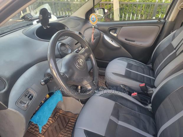 Toyota Vitz 2004 Purple