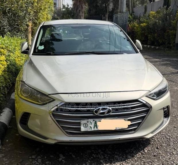 Hyundai Elantra 2017 Silver