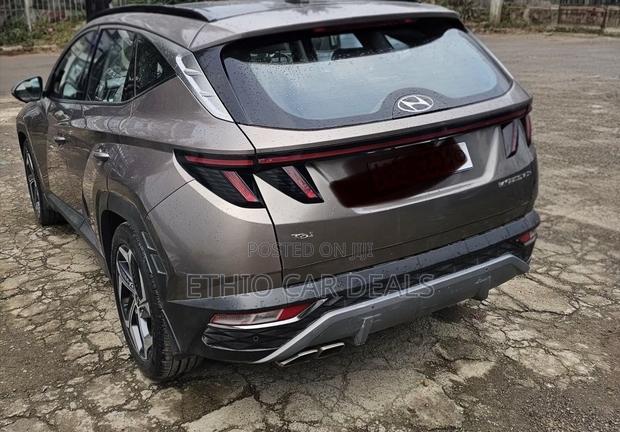 Hyundai Tucson 2023 Brown