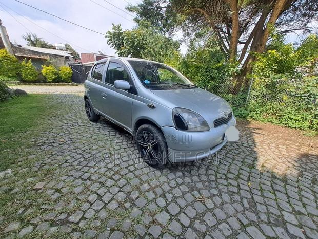 Toyota Vitz 1.0 FWD 5dr 2001 Silver