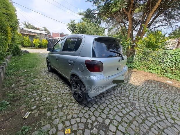 Toyota Vitz 1.0 FWD 5dr 2001 Silver