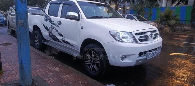 Toyota Hilux 2007 White