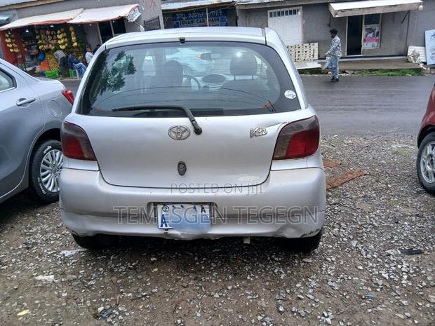 Toyota Vitz 2001 Silver