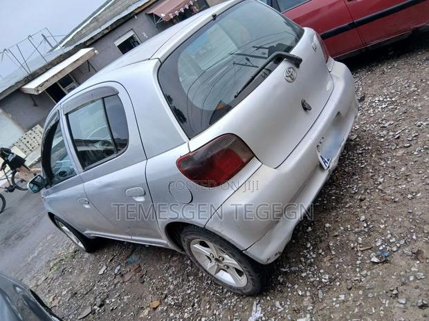 Toyota Vitz 2001 Silver