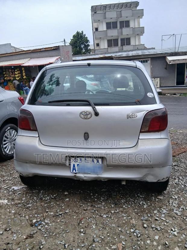 Toyota Vitz 2001 Silver