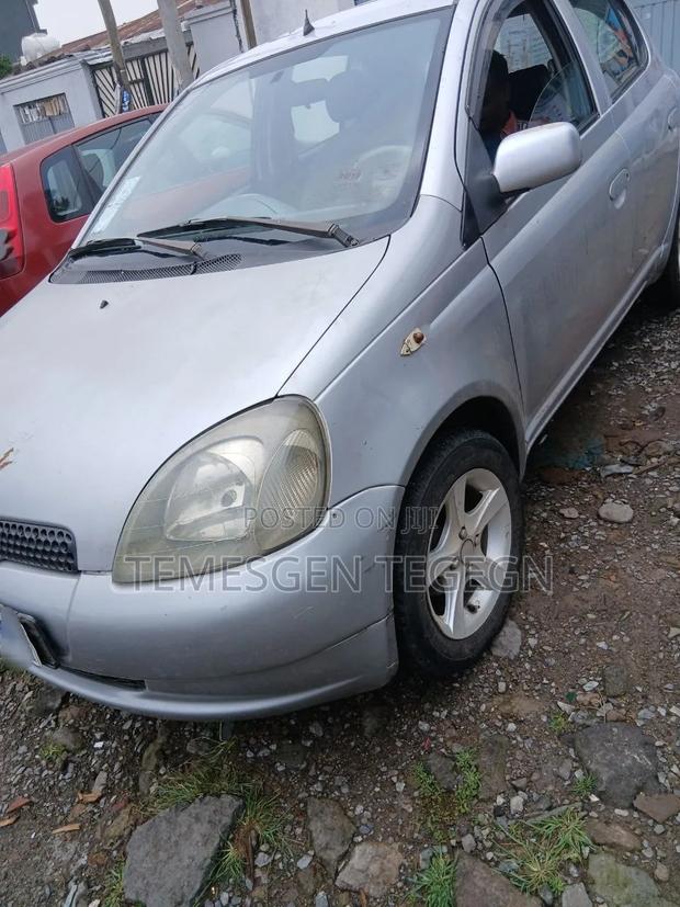 Toyota Vitz 2001 Silver