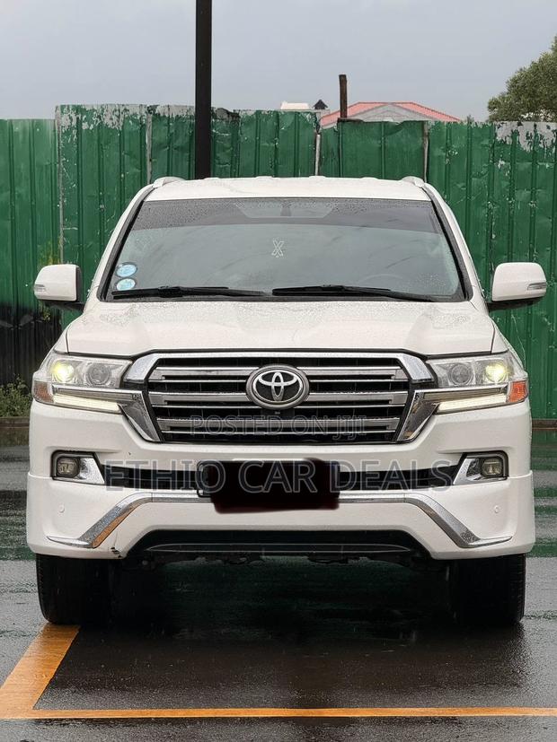 Toyota Land Cruiser 2012 White