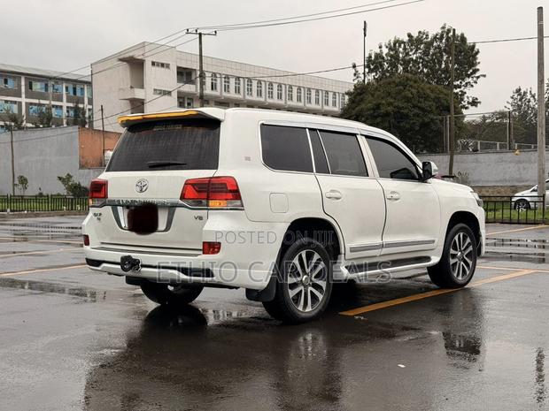 Toyota Land Cruiser 2012 White
