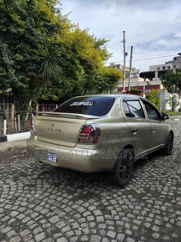 Toyota Platz 2001
