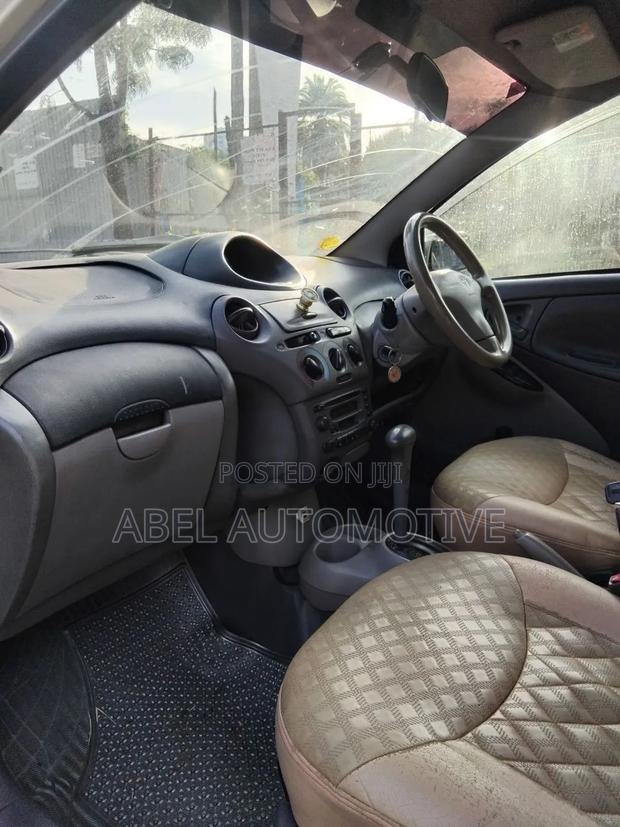 Toyota Platz 2001