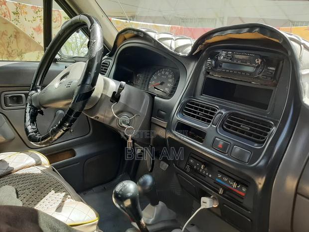 Nissan Hardbody 2003 White