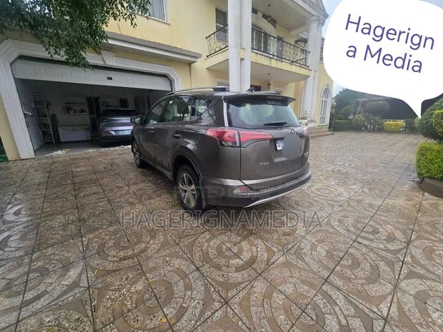 Toyota RAV4 2017 Gray