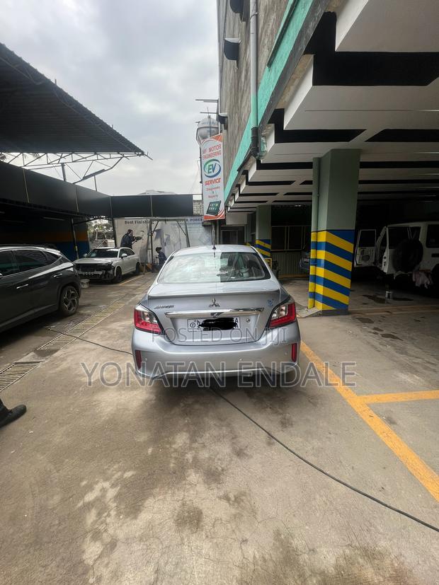Mitsubishi Attrage 2021 Silver