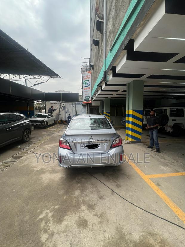 Mitsubishi Attrage 2021 Silver