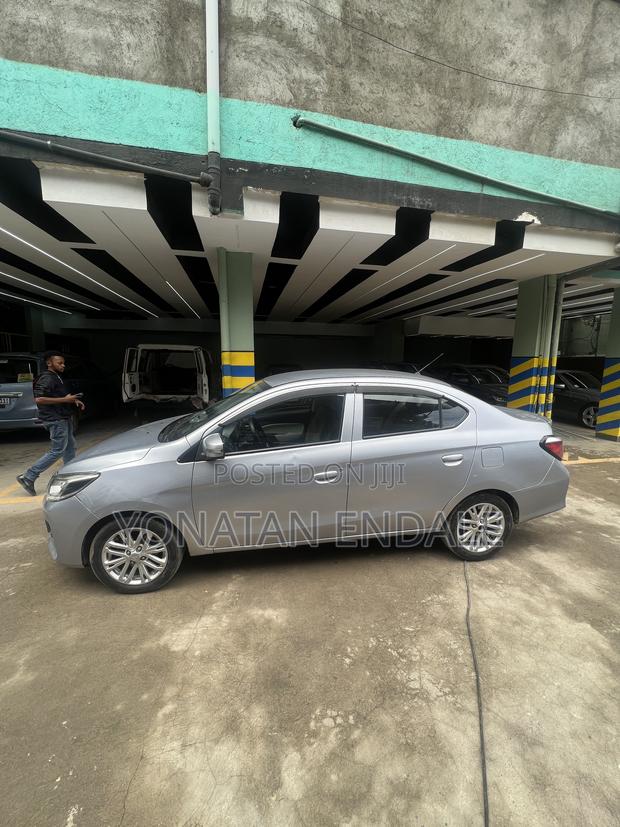 Mitsubishi Attrage 2021 Silver