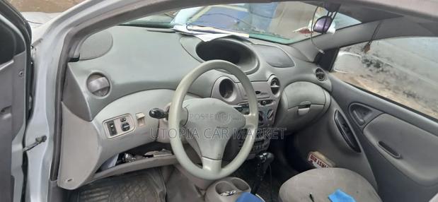 Toyota Platz 2001 Silver
