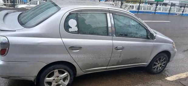 Toyota Platz 2001 Silver