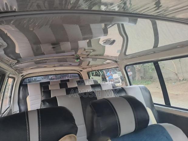 Toyota Grand HiAce 2000 White