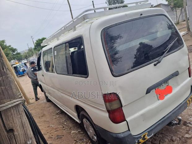 Toyota Grand HiAce 2000 White