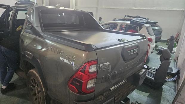 Toyota Hilux 2025 Blue