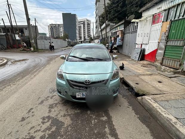 Toyota Belta 2007 Blue