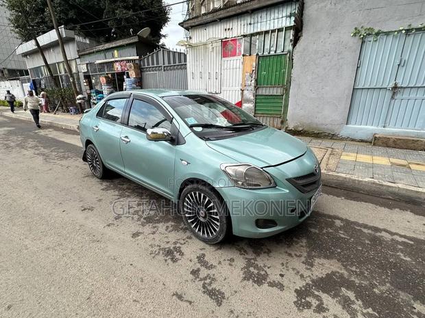 Toyota Belta 2007 Blue