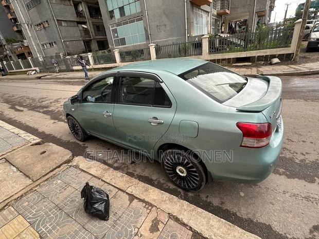Toyota Belta 2007 Blue