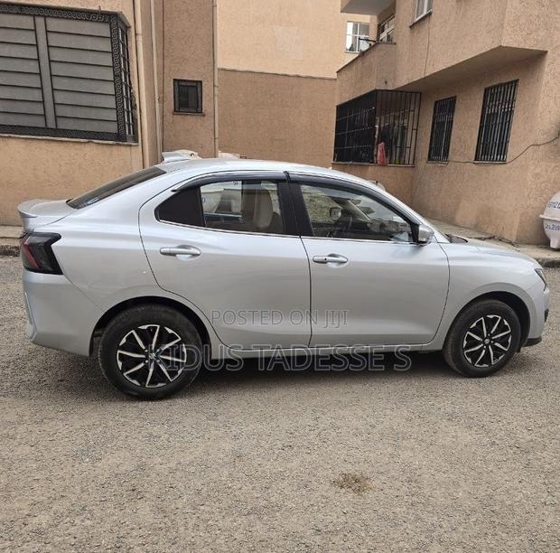 Suzuki Dzire 2025 Silver