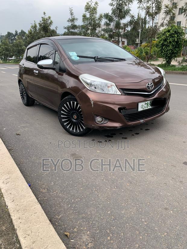 Toyota Yaris 2012 Brown