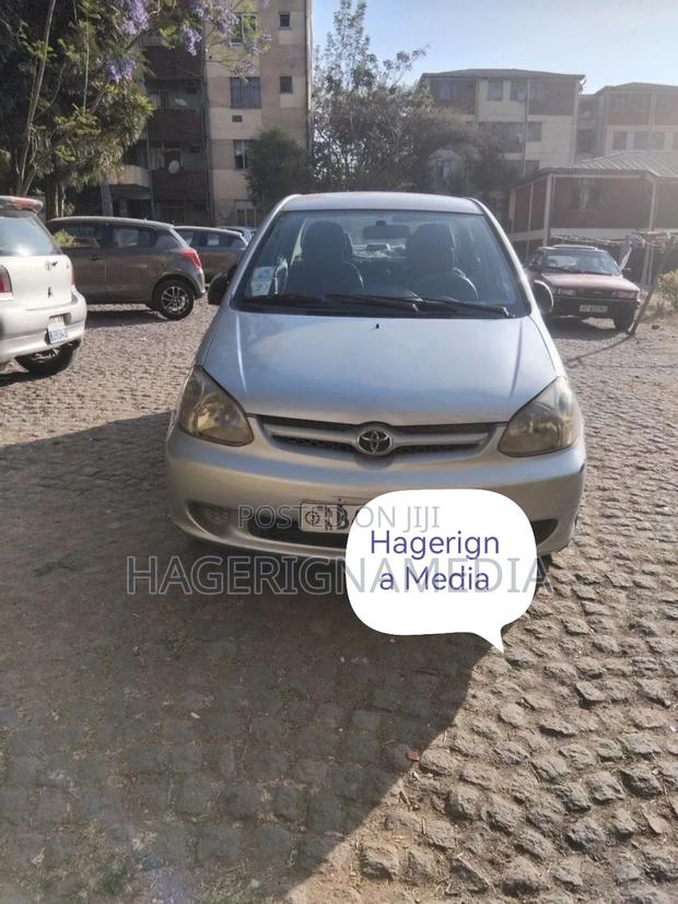Toyota Platz 2005 Silver