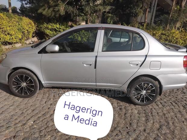 Toyota Platz 2005 Silver