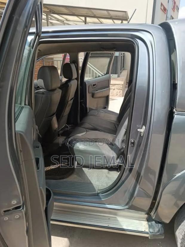 Toyota Hilux 2012 Gray